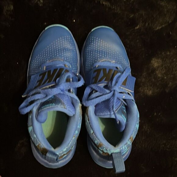 Nike Team Hustle Zoom Freak Basketball Shoes - Picture 5 of 9